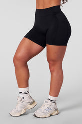 W172 Nova Shorts - Black