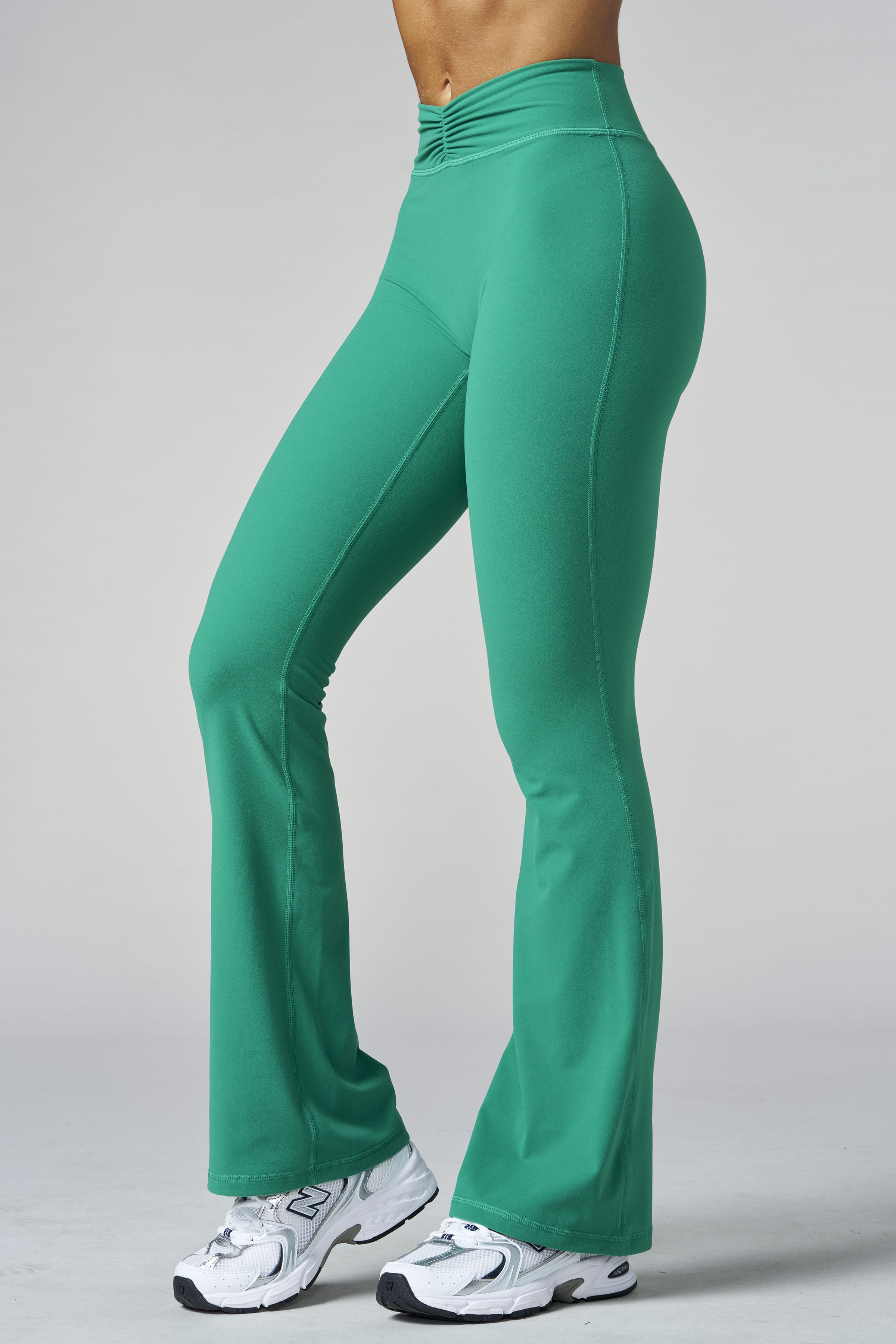 W2279 Buttersoft Scrunch Band Flare Leggings (short) - Green