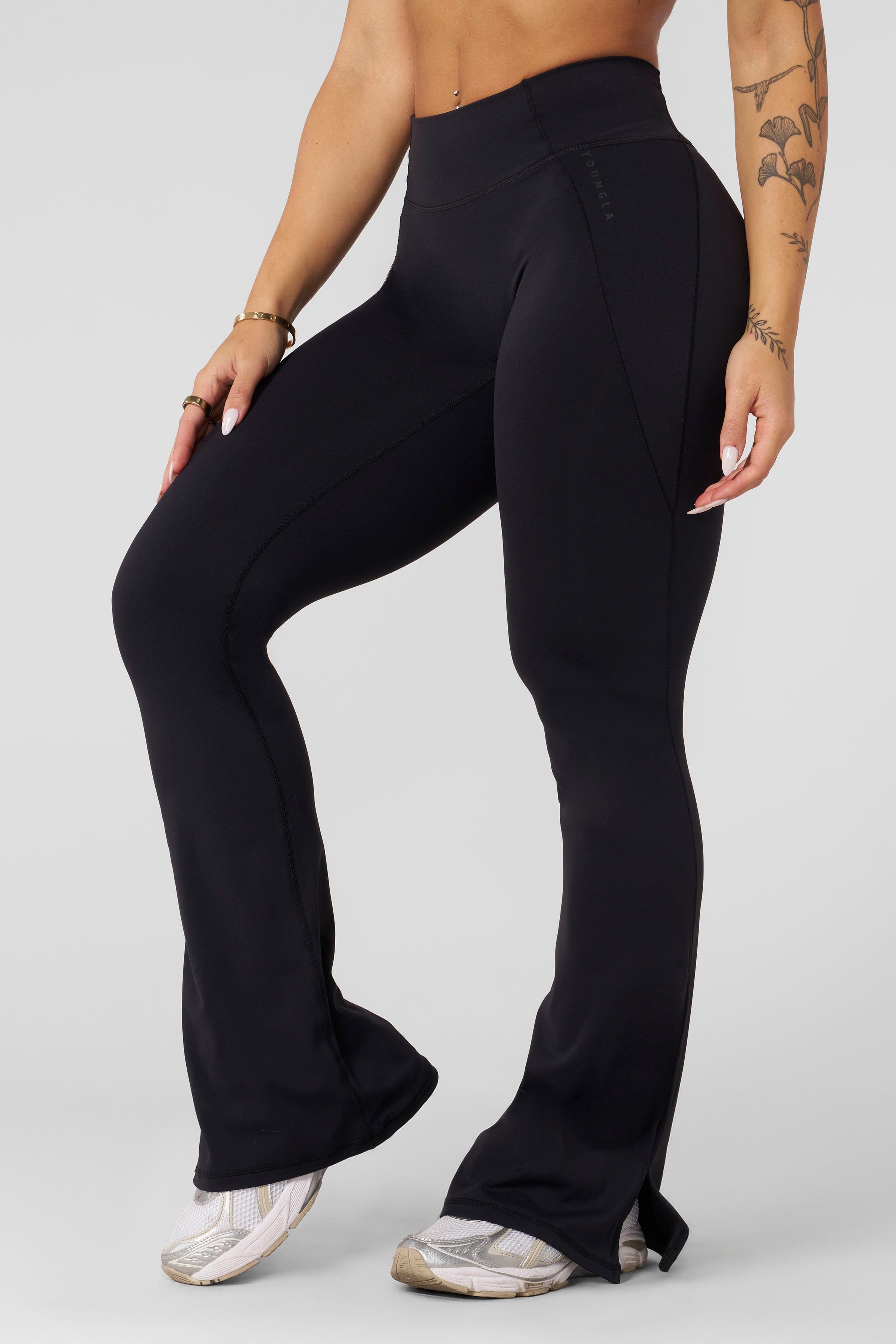 W285 - Elevate Flare Leggings - Black