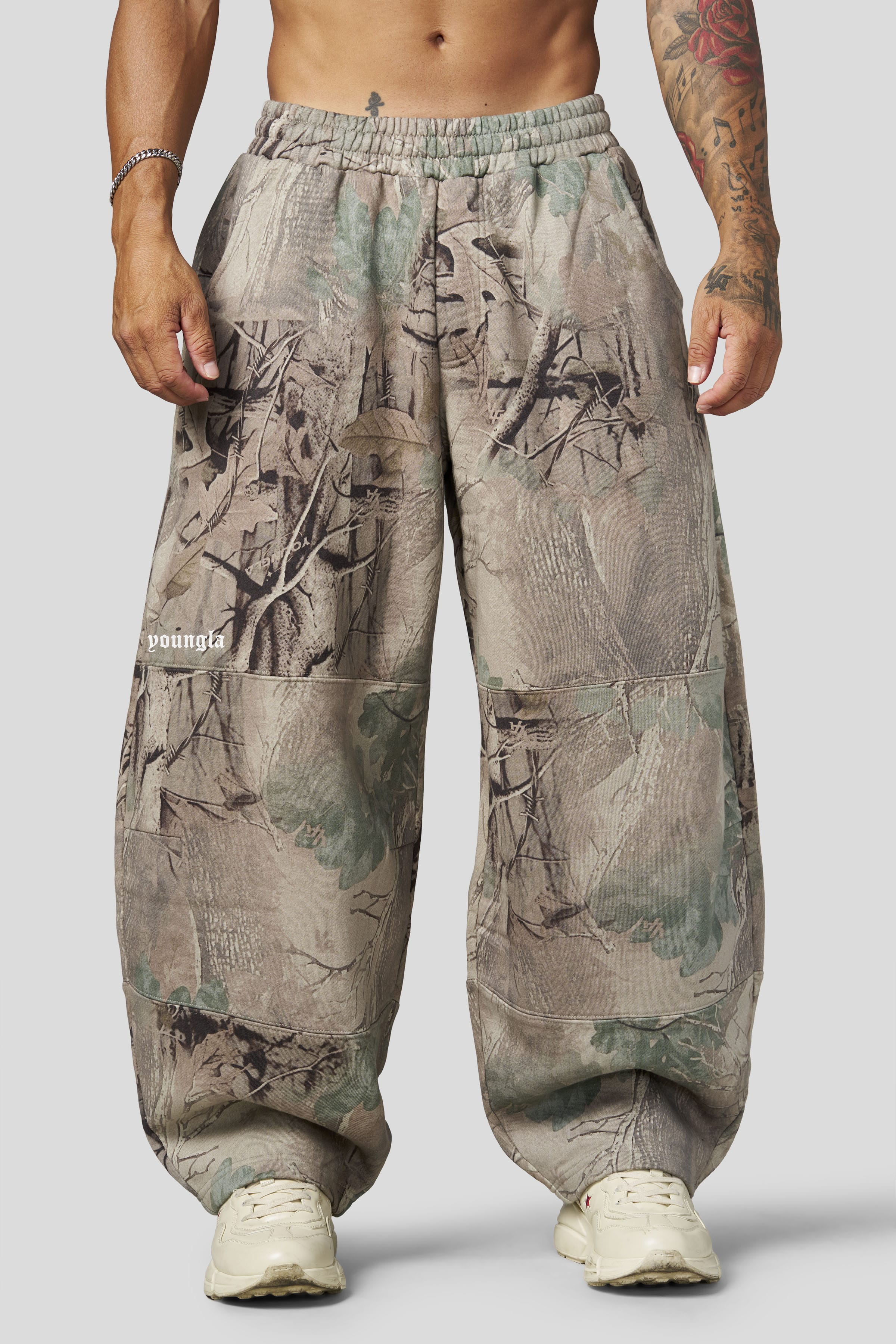 2134 - Iconic Barrel Sweats - Beige Tree Camo