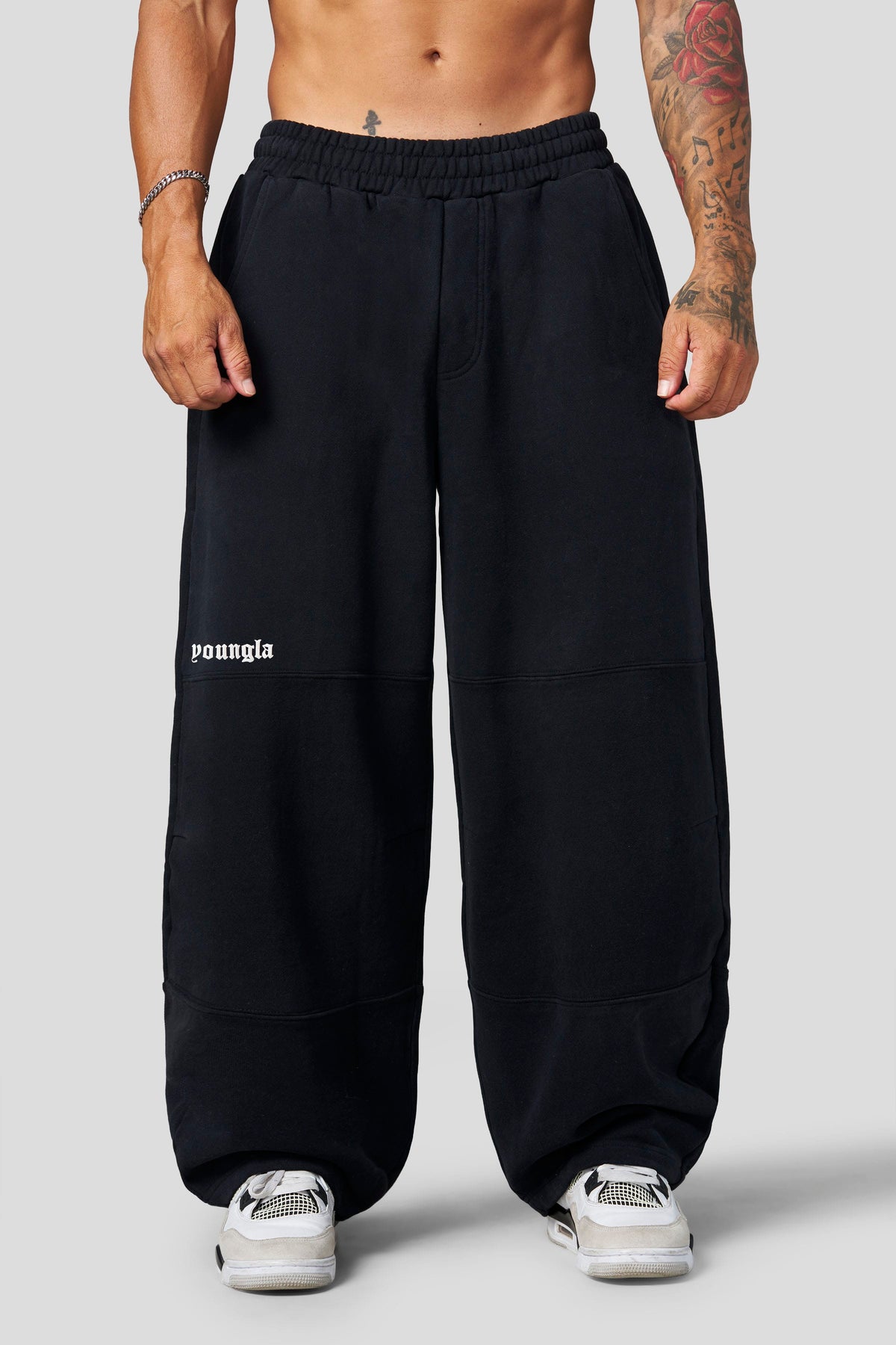2134 - Iconic Barrel Sweats - Black