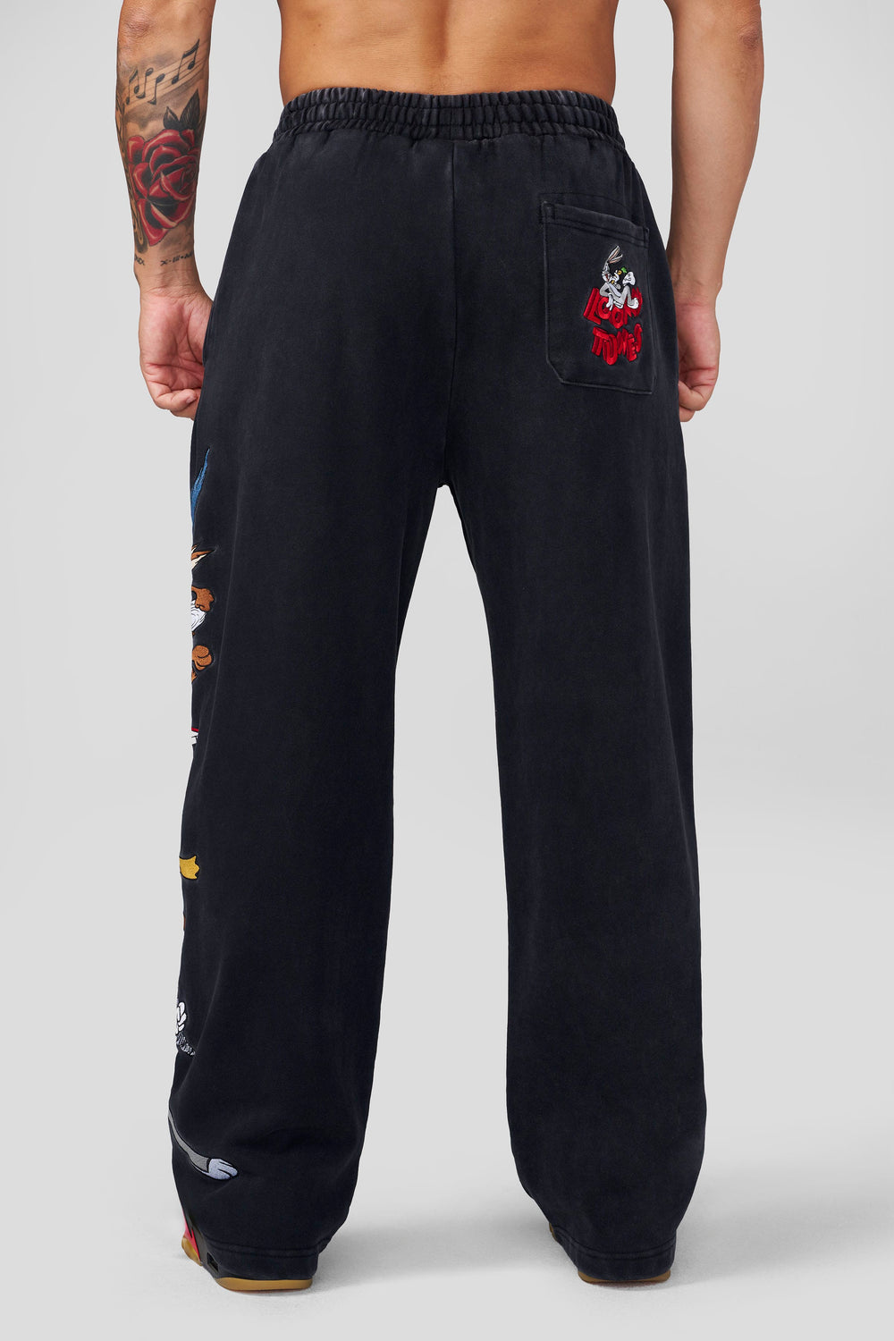 2183 - Looney Tunes Squad Sweats