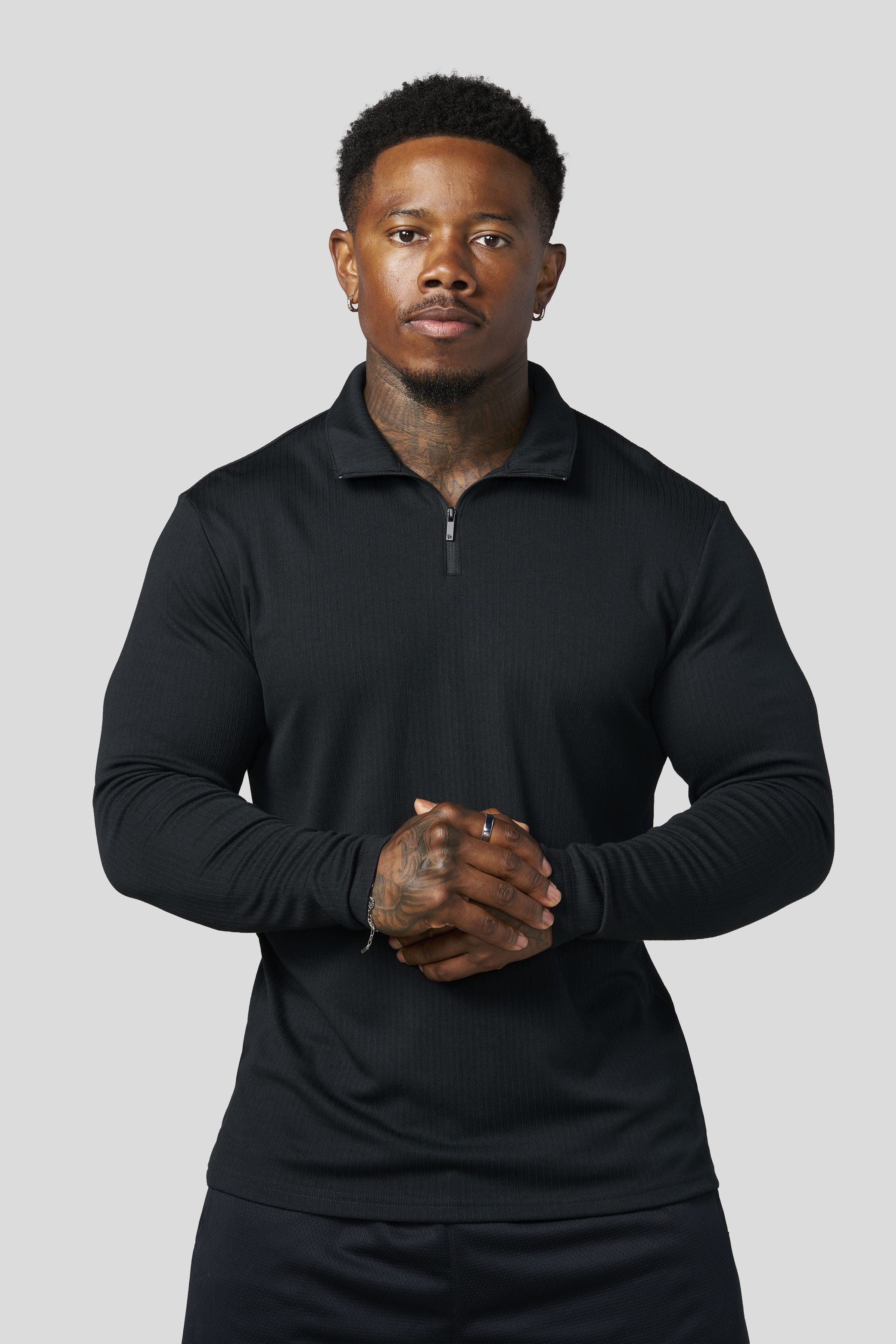 8124 - Essential Quarter Zip - Black