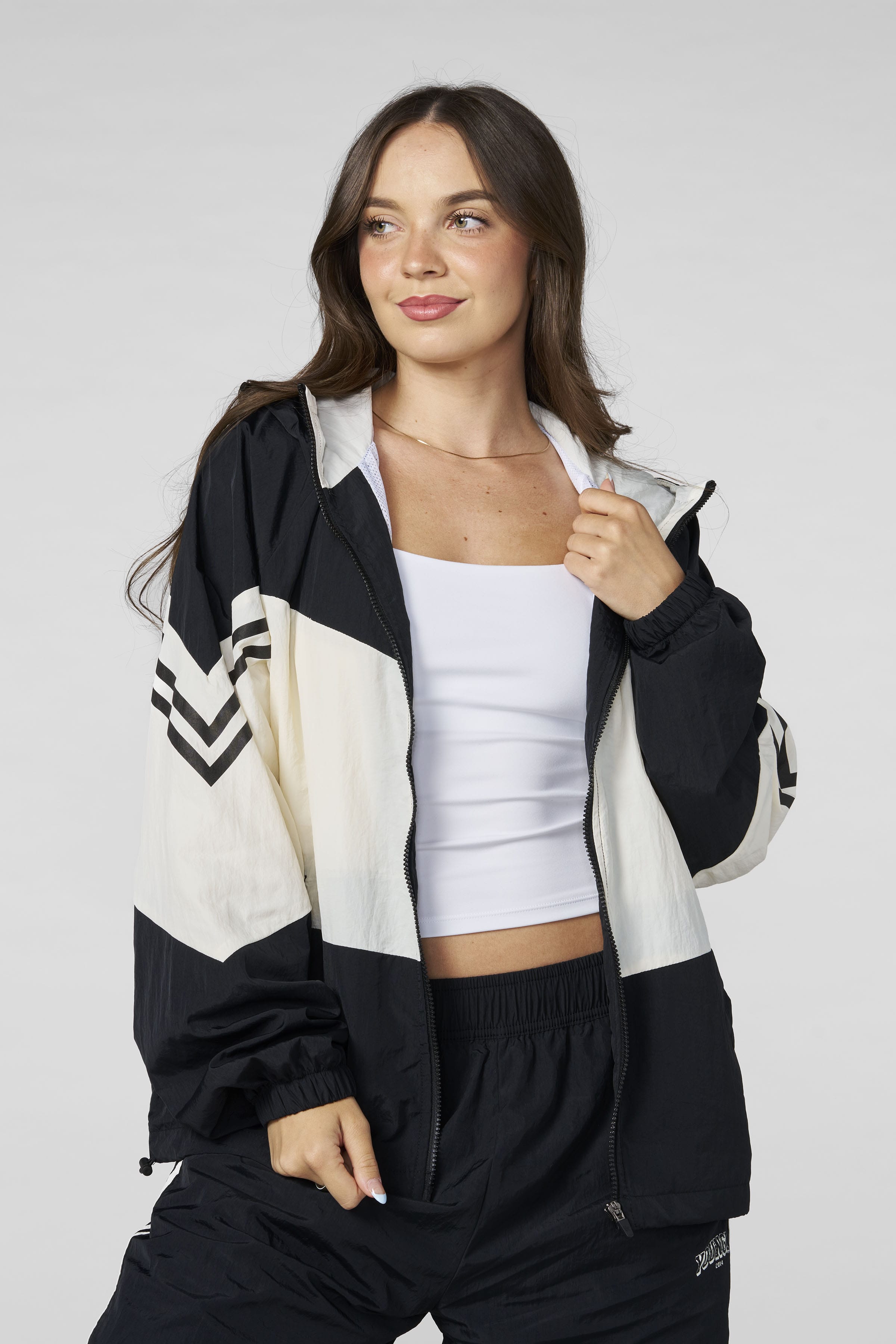 W5166 - Vintage Windbreaker - Black