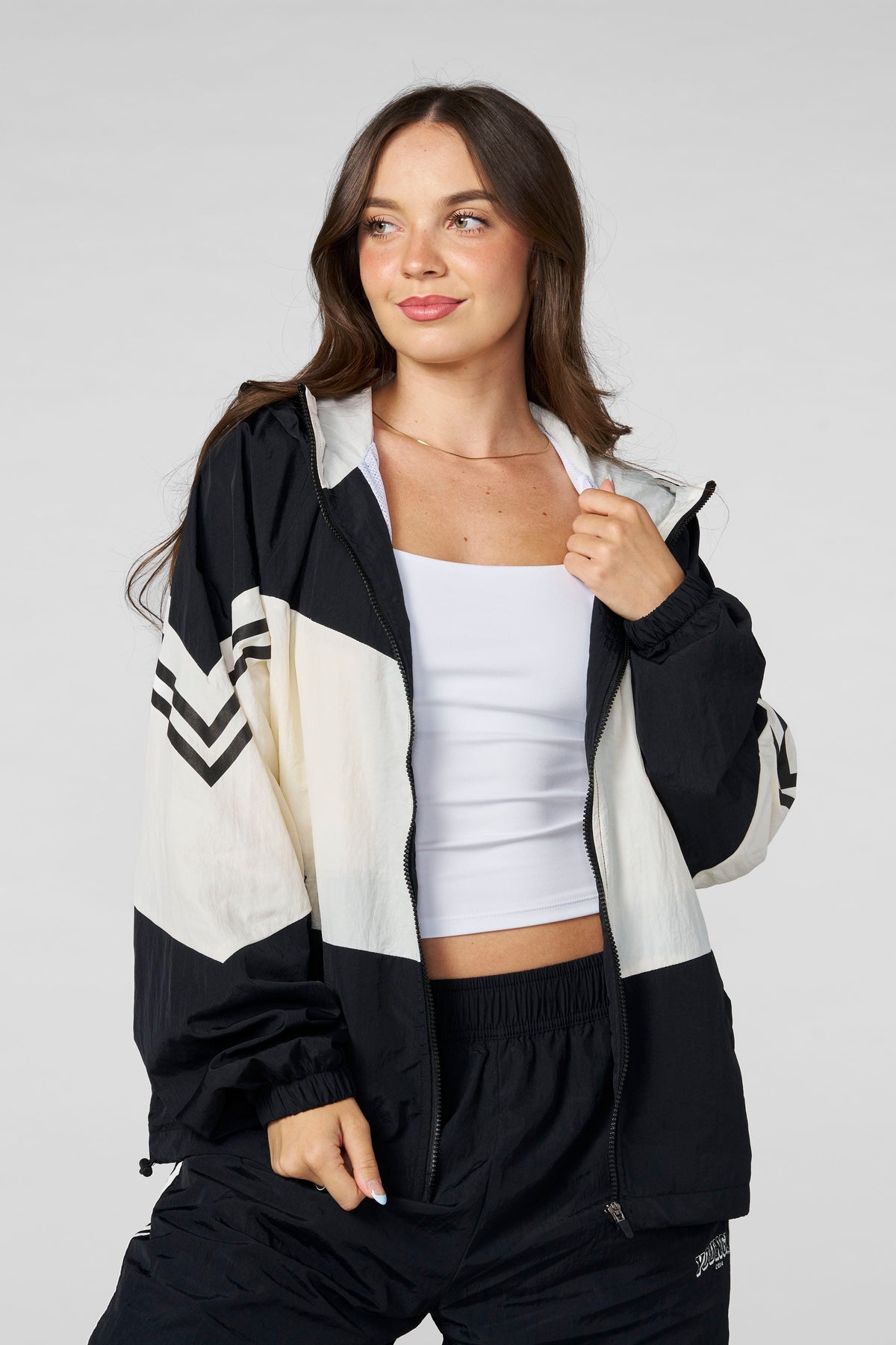W5166 - Vintage Windbreaker - Black