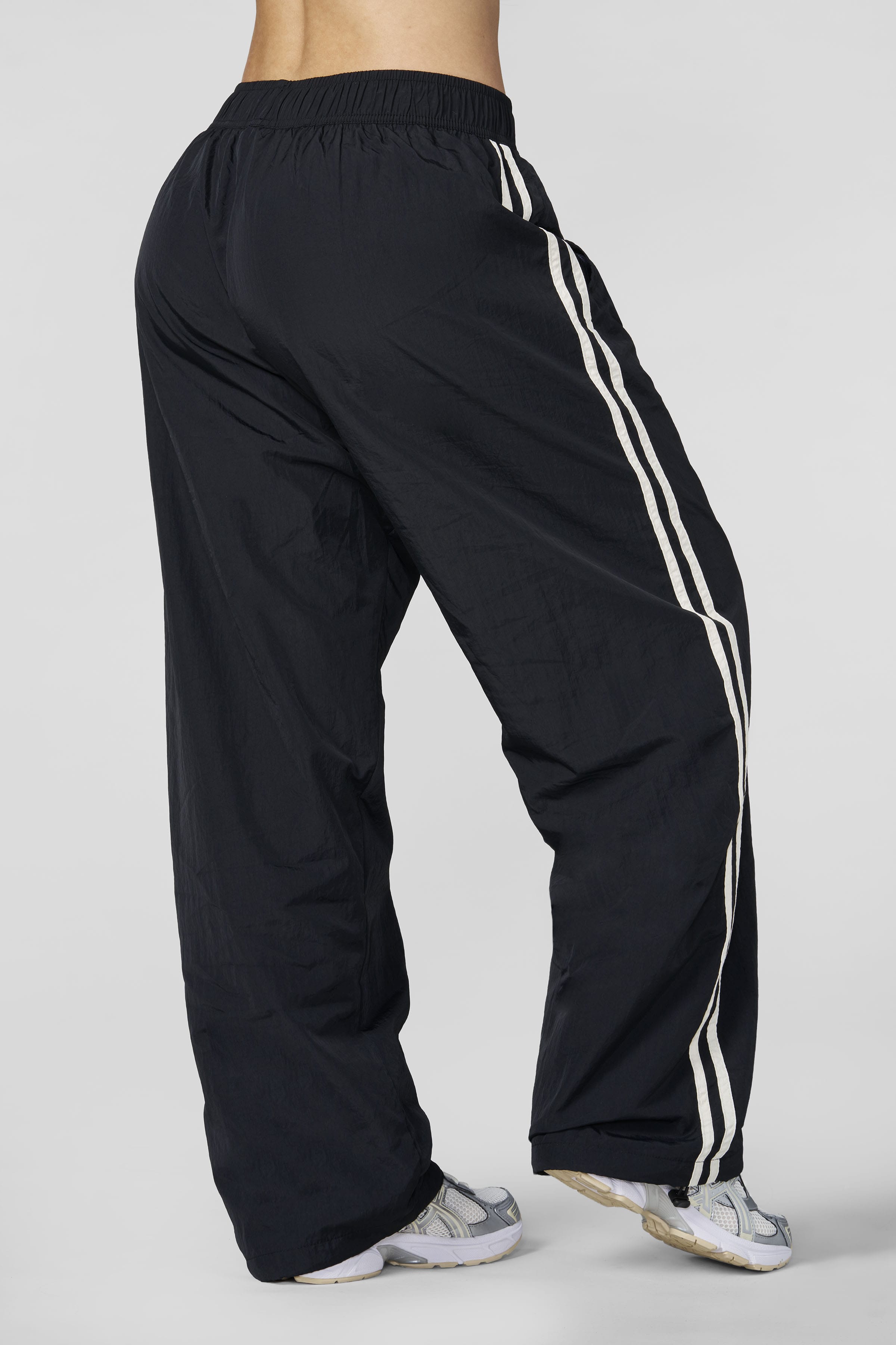 W2246 - Vintage Track Pant - Black