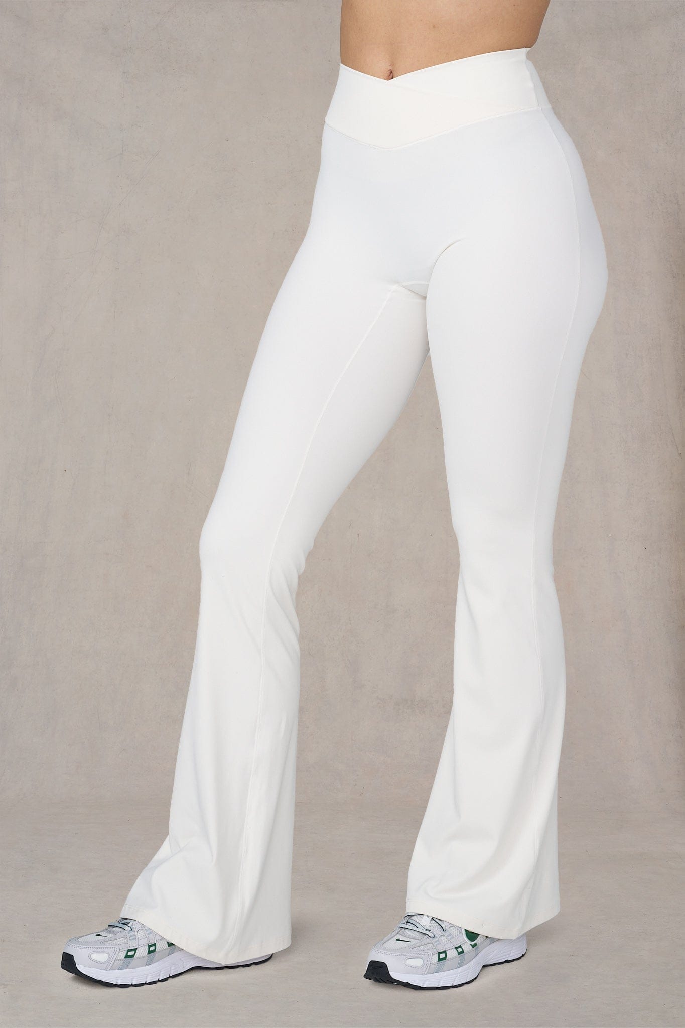 W288 - Vital Flare Leggings (Short) - Cream