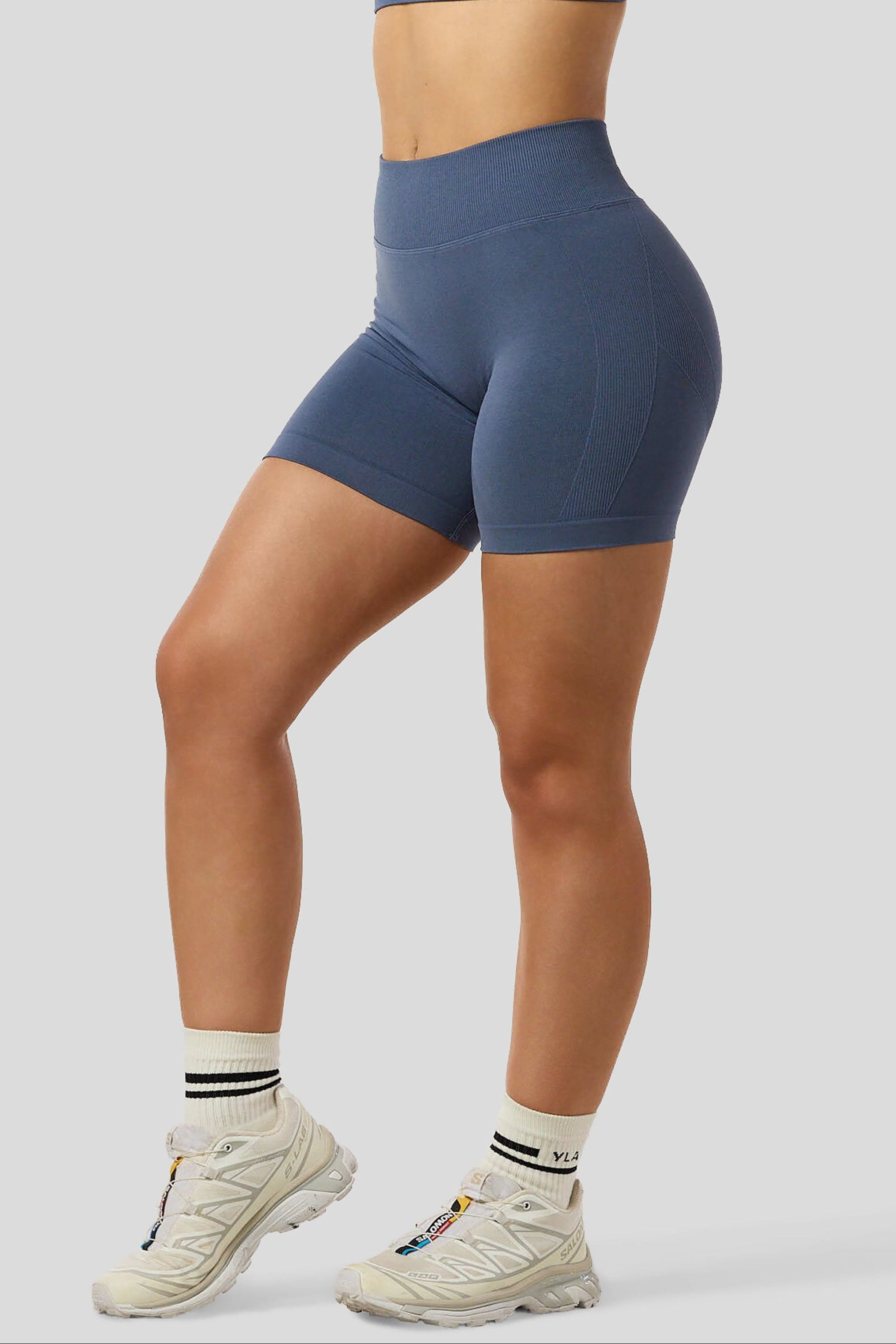 W148 - Curve Hourglass Seamless Short - Dusty Blue