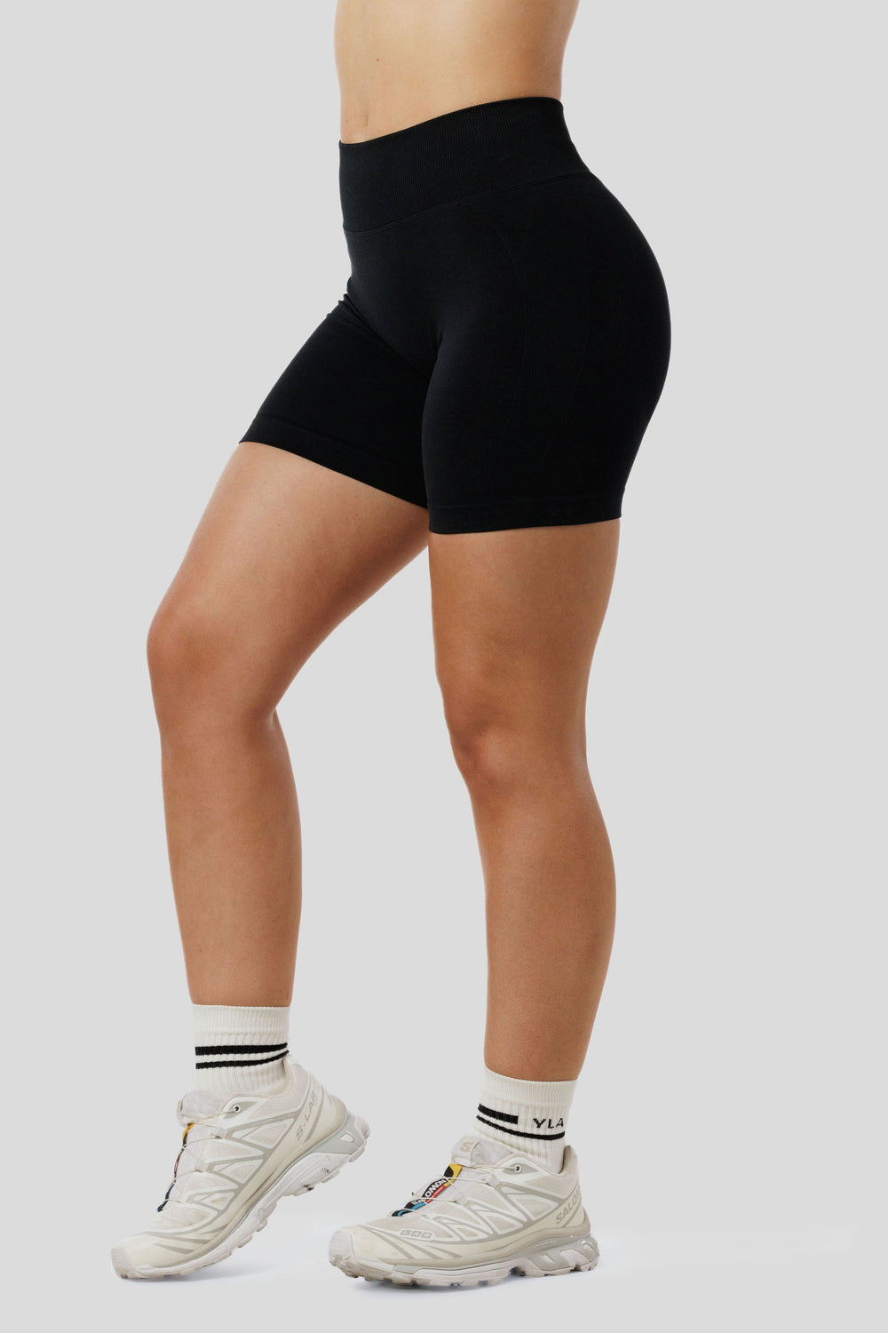 W148 - Curve Hourglass Seamless Short - Ebony Black